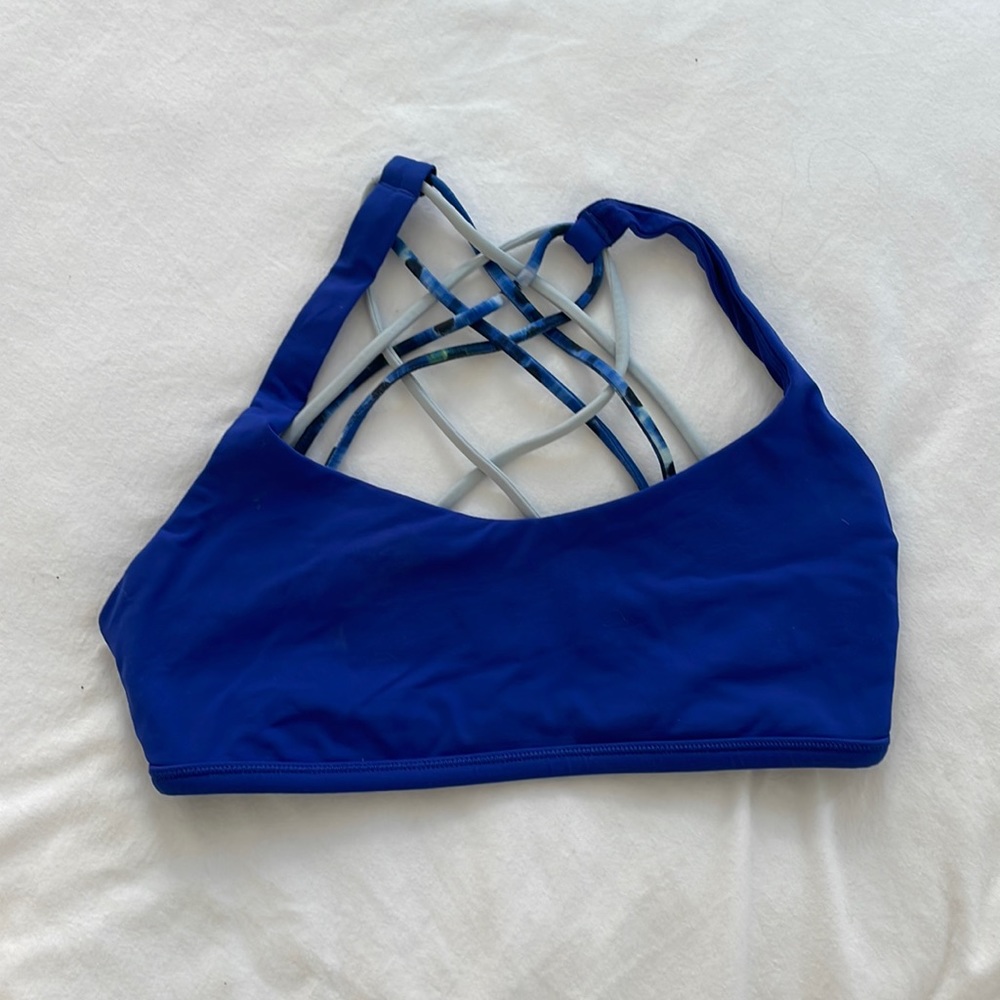 Lululemon Free to Be sports bra